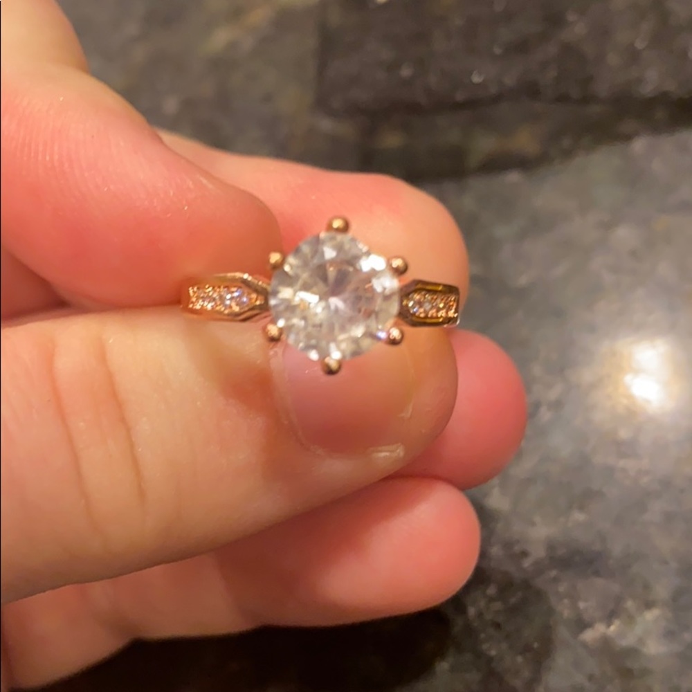 Cute rose gold ring size 7